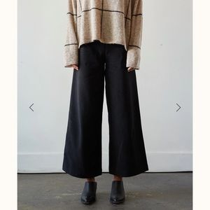 7115 by Szeki wide-legged black trousers